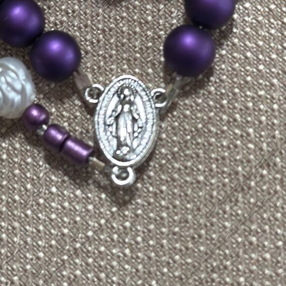 Handmade Rosary. TCU. Painted glass beads and metal alloy and plastic pieces. - Picture 3 of 4